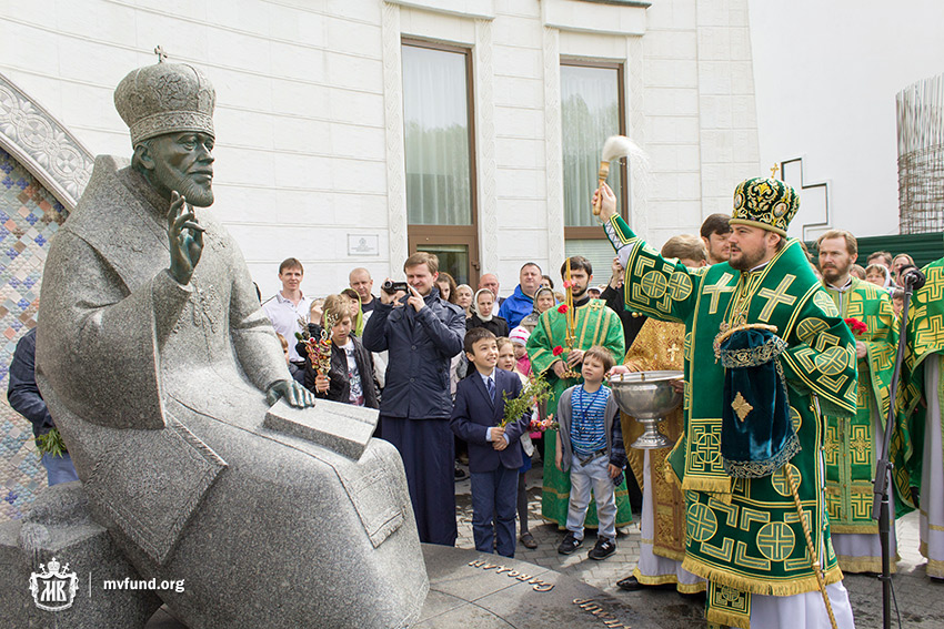 В Киеве торжественно открыли памятник Блаженнейшему Митрополиту Владимиру
