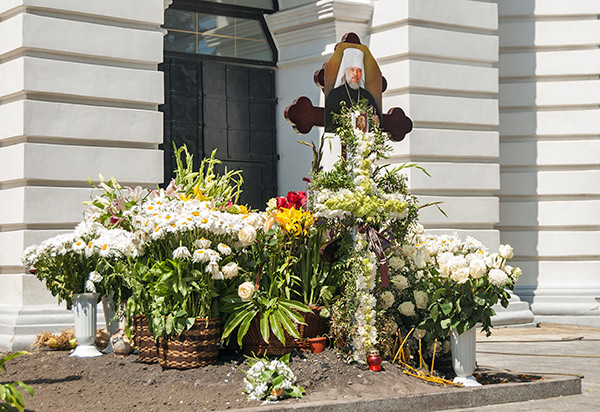 В течение 40 дней у могилы Блаженнейшего Митрополита Владимира будут совершаться заупокойные богослужения